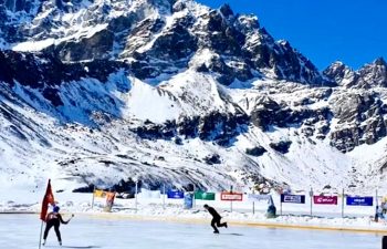 Ice hockey and skating in Gokyo Nepal